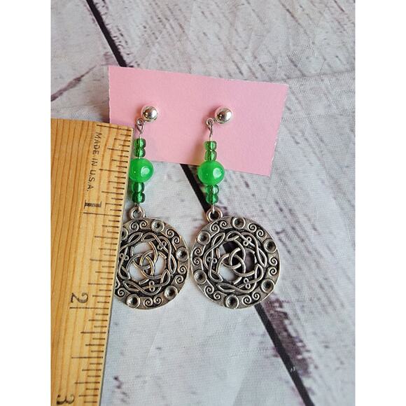 Celtic Knot Dangle Earrings Green Beaded Boho Tribal Style Silver Tone Jewelry - Picture 2 of 4
